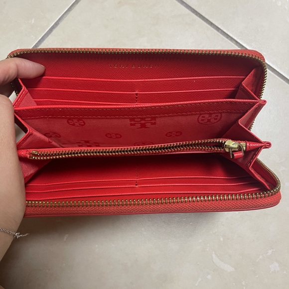 Authentic Tory Burch wallet - Picture 2 of 2
